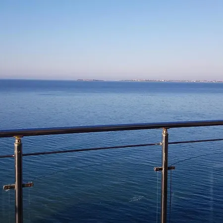 Coral Beach Sea View شقة *